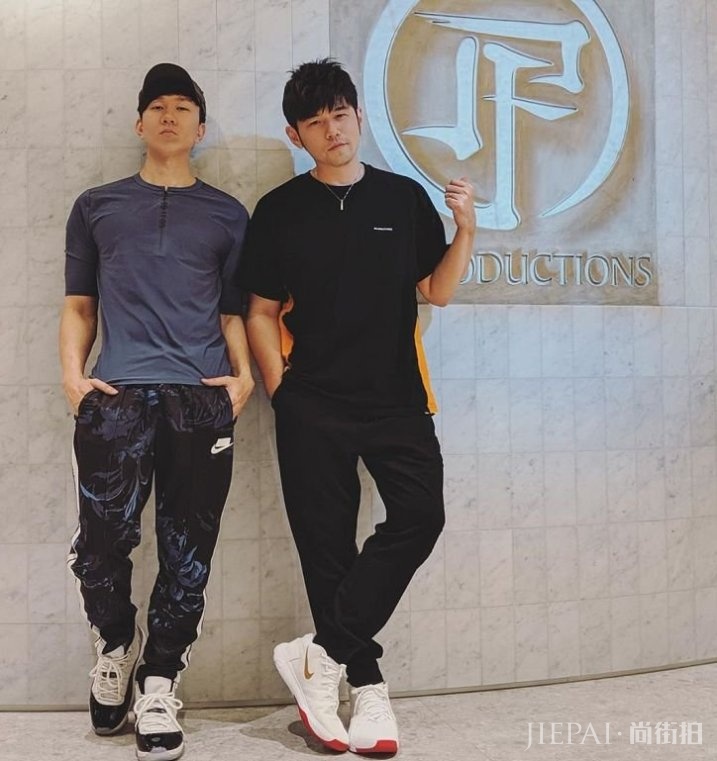 周杰伦演唱会注水严重,粉丝恳求别请新人助唱,天王怒怼:偏要请