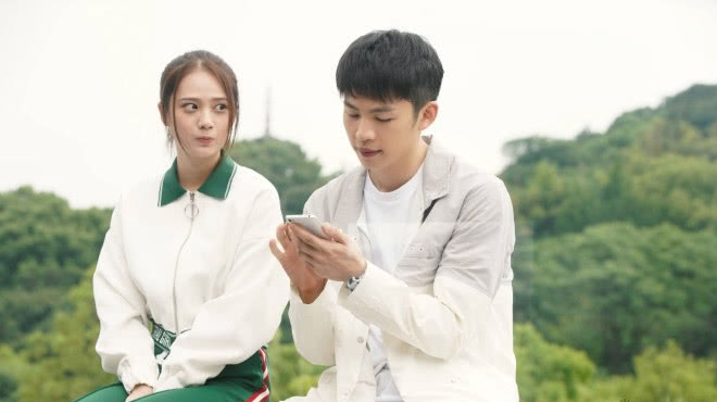 剪了短发的孙亚亚用7套造型，演绎2019早秋时尚穿搭