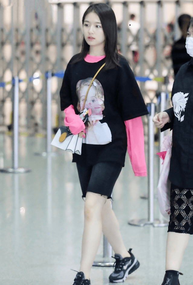 腿精难以驾驭的骑行裤李兰迪都敢穿，不料暴露她的“柯基腿”