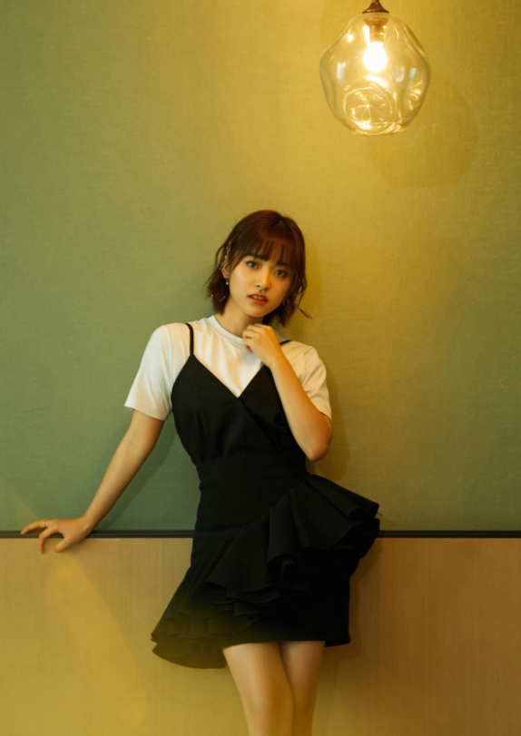 沈月颜值高却因为身材被黑，现瘦身成功挑战“阴阳装”