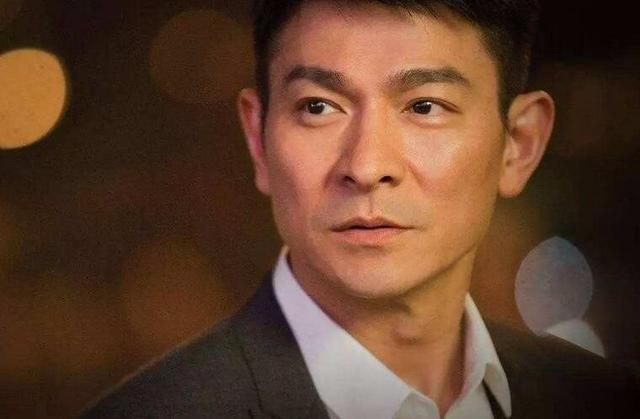 蔡徐坤胖了,吴亦凡也胖过,刘德华却越老越瘦越帅气