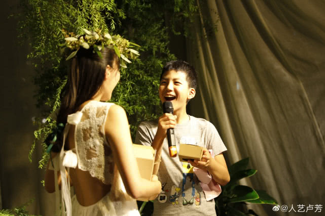 胡军女儿成人礼嘉宾阵容强大，诺一罕见露面，长大变样快要认不出