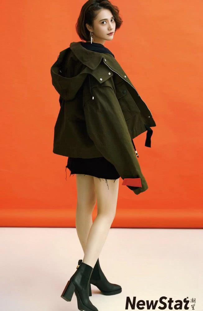 剪了短发的孙亚亚用7套造型，演绎2019早秋时尚穿搭