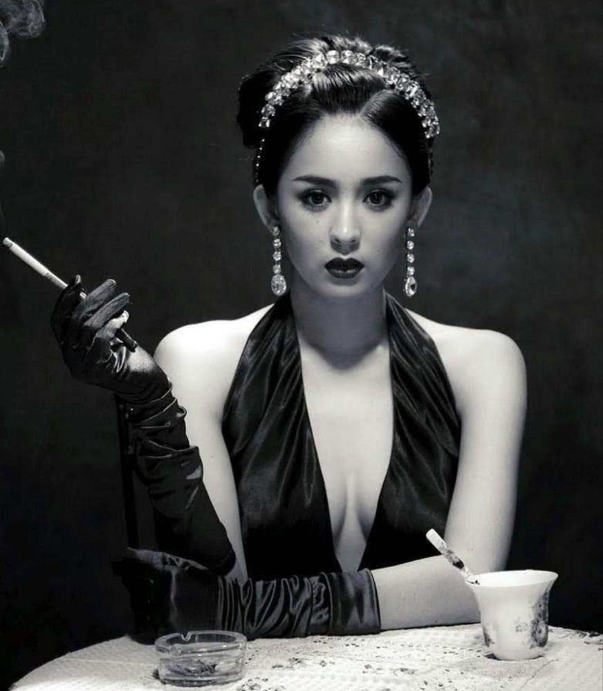 Angelababy赫本风大片油头造型又飒又A，眼神凌厉超迷人