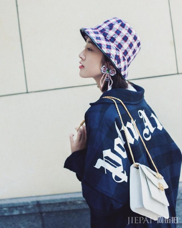 唐艺昕穿男友风衬衫玩下衣失踪，婚后全是藏不住的幸福感