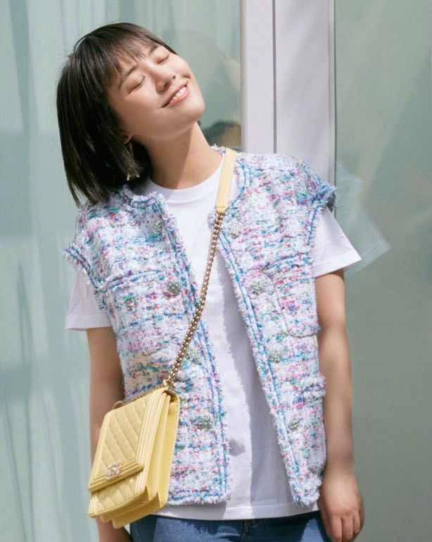 马思纯穿着牛仔裤笑容甜美小清新写真照片