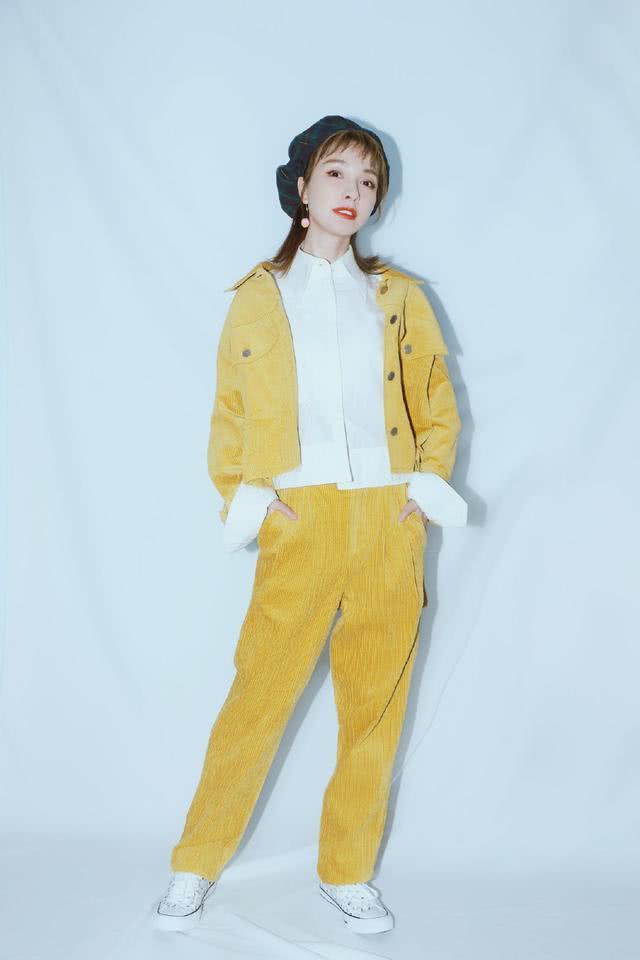 吴昕最新照片美出了新高度，碎花小黄毛真的太减龄