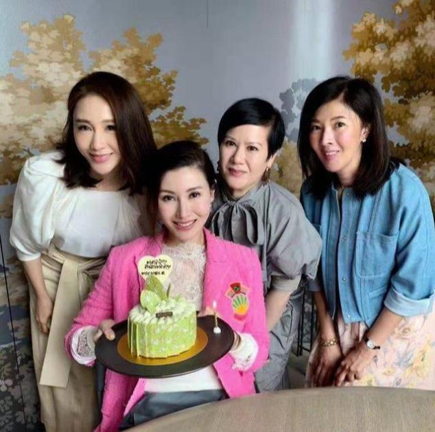 李嘉欣复出饰杨贵妃,于正表扬其是和巩俐同级的女神,被网友反怼