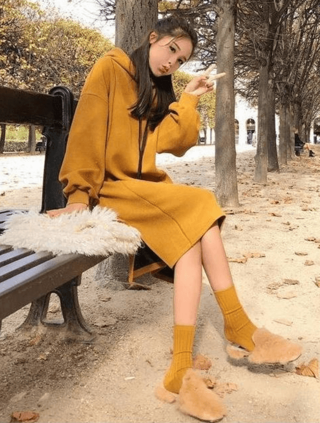 初秋收起短裙穿长裙，10款卫衣裙不可缺少，减龄百搭还时髦