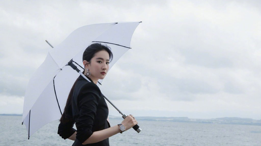 刘亦菲干练西装优雅气质写真图片