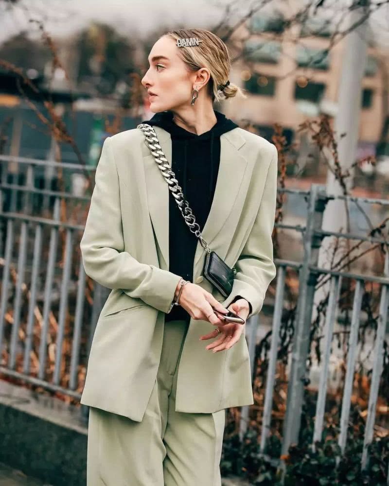 2019秋天这些颜色真的火，穿上就让你和其他人不一样