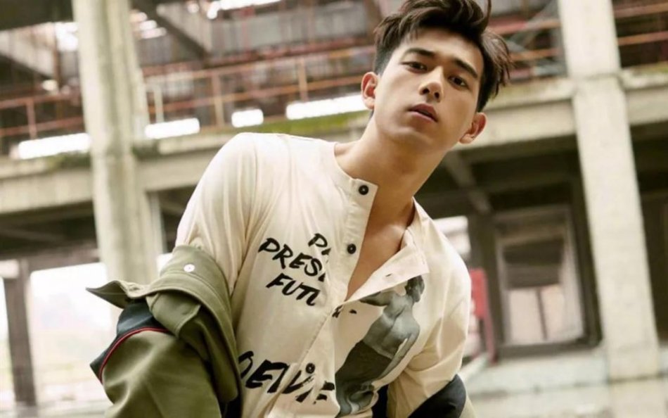 越红却越清醒,不想做“流量”的李现,为何求粉丝放过他?