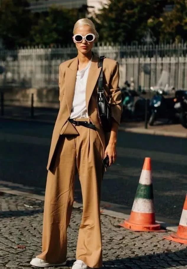 2019秋天这些颜色真的火，穿上就让你和其他人不一样