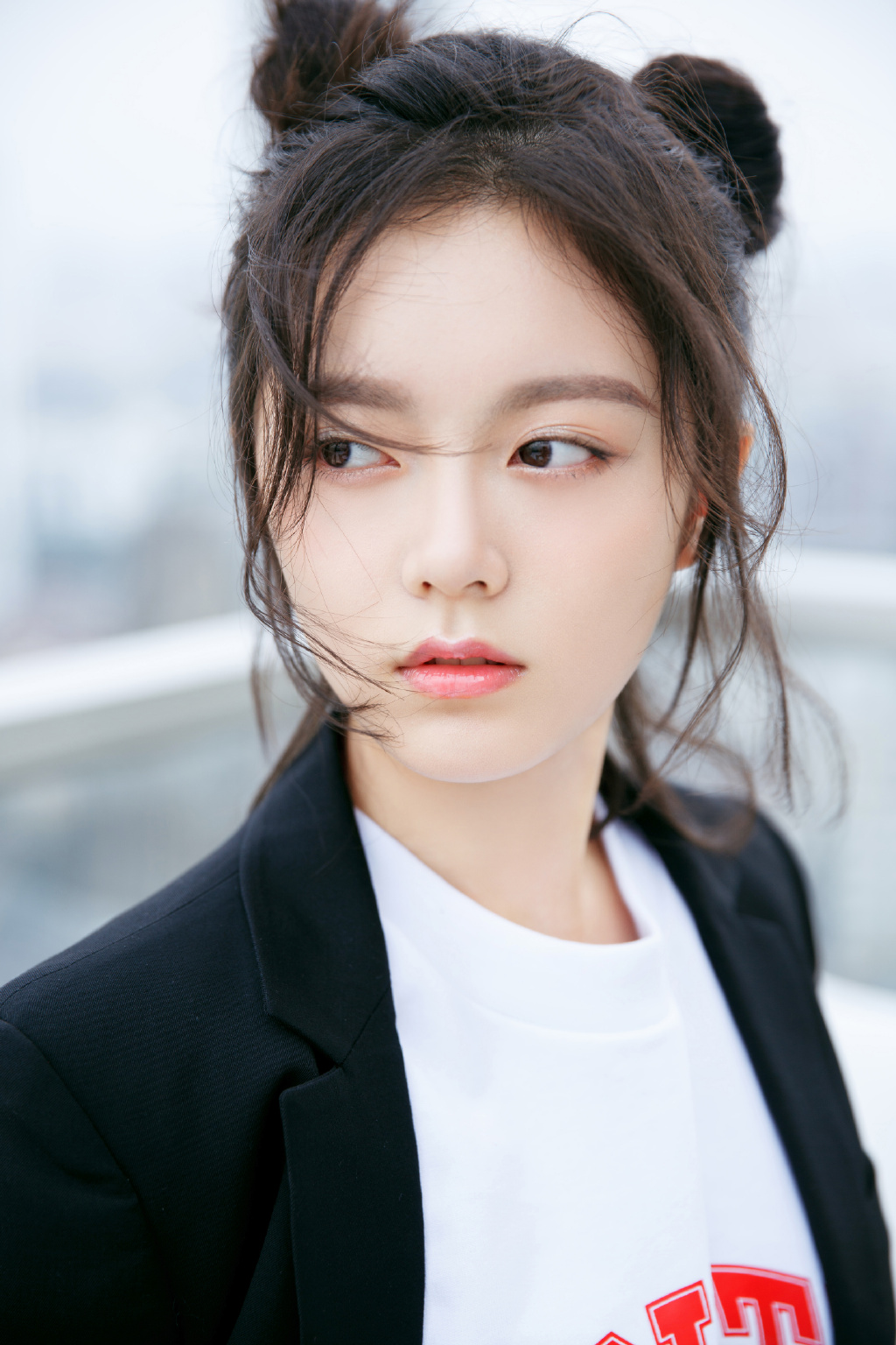 赵今麦可甜可盐的西服写真图片