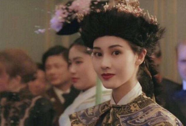 李嘉欣复出饰杨贵妃,于正表扬其是和巩俐同级的女神,被网友反怼