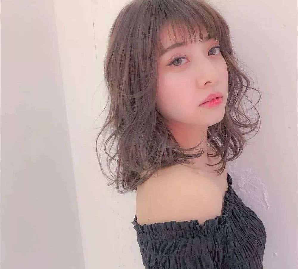 慵懒短卷发，打造属于你的“高级脸”