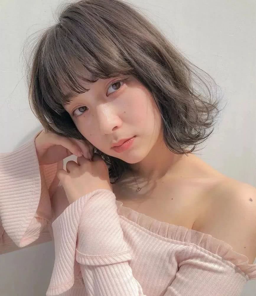 慵懒短卷发，打造属于你的“高级脸”