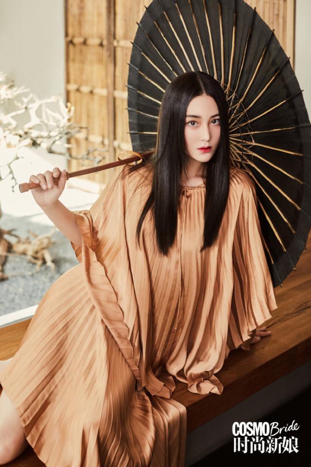 张馨予拍《时尚新娘》大片撞脸姚笛?气场全开,性感撩人!