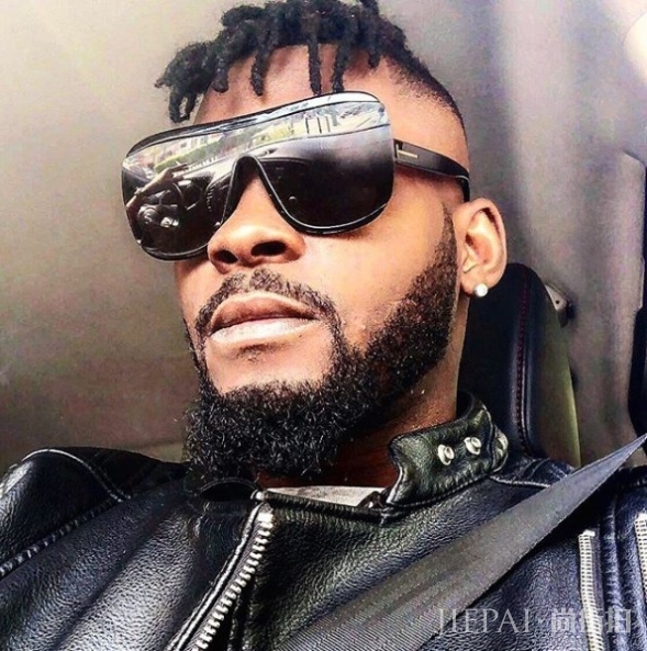 男星车祸身亡,粉丝无法接受现实在葬礼上开棺验尸,现场混乱不堪