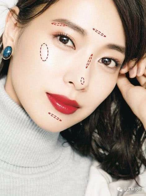 别再吹少女感了，秋日美人带着女人味颠覆审美