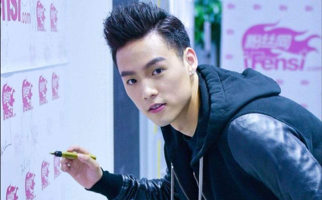 成龙这么厉害,为什么不给侄子找个好老板?