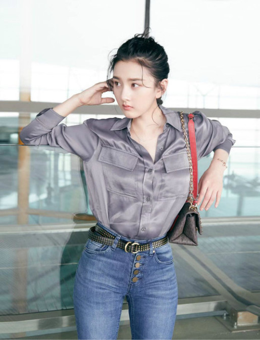 宋祖儿出发纽约时装周 演绎轻熟摩登少女