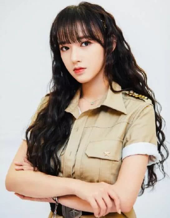 初秋流行什么发型?期中泡面头肯定会占有一个席位