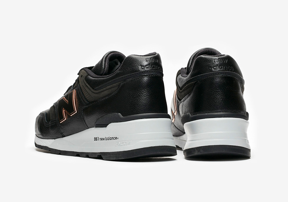 电镀加身！全新 New Balance 997 现已登场！