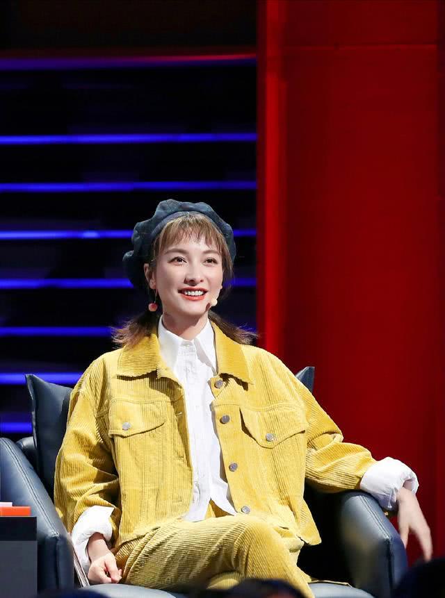 吴昕最新照片美出了新高度,碎花小黄毛真的太减龄