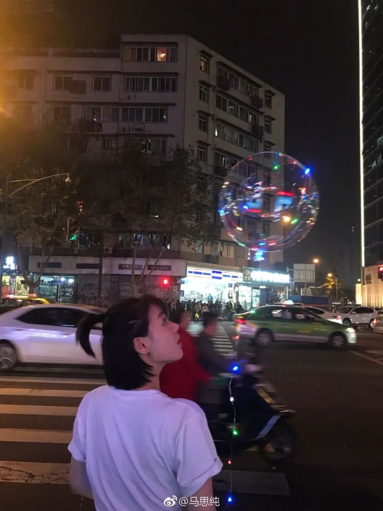 马思纯和周冬雨的短发灵感超完美,你只要学会一种就可以了