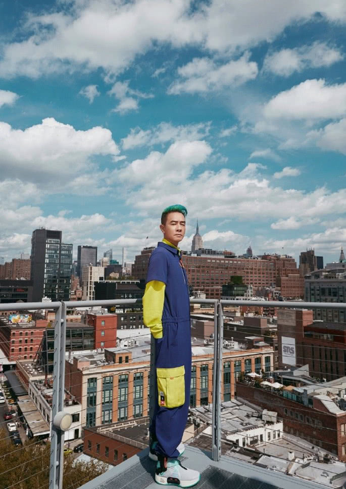 陈小春应彩儿拍时尚照片,应采儿蛇蝎辫太少女,陈小春绿发也很吸睛