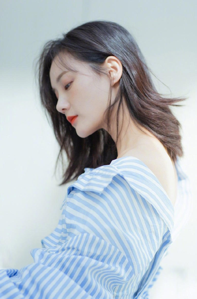 李一桐夏季清新养眼小仙女风格写真图片