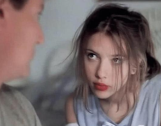 寡姐年轻时候的照片每一帧都是超美的镜头，美艳程度堪比当年小李子