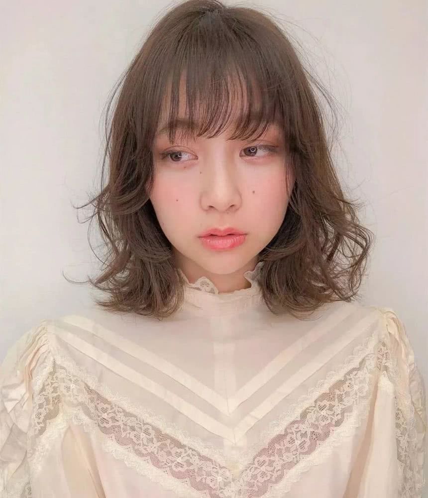 慵懒短卷发，打造属于你的“高级脸”