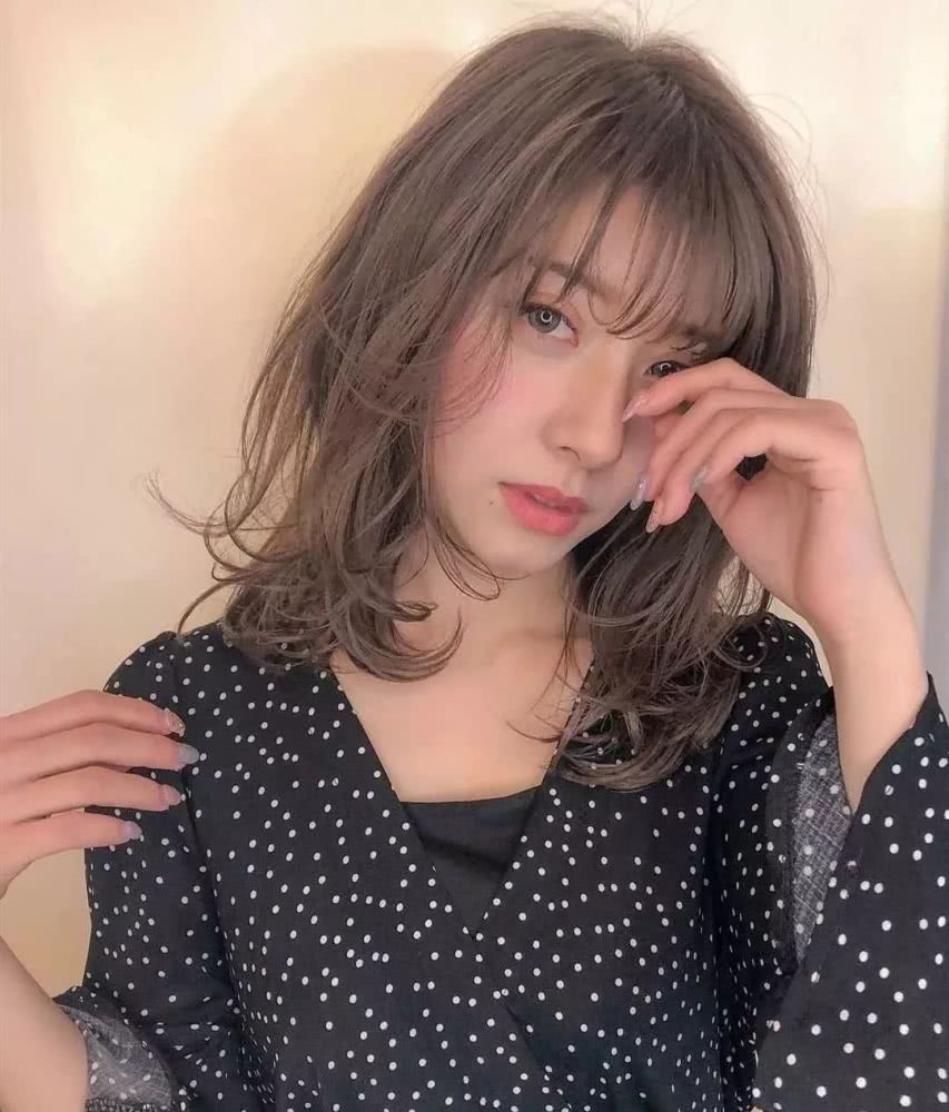 慵懒短卷发，打造属于你的“高级脸”