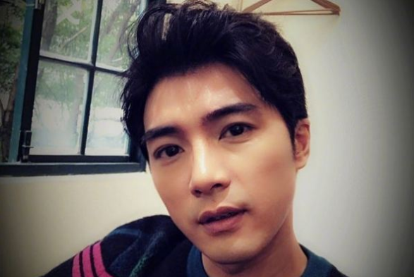 本以为吴尊女儿够漂亮了,看见贺军翔女儿,才懂啥叫天生的明星脸