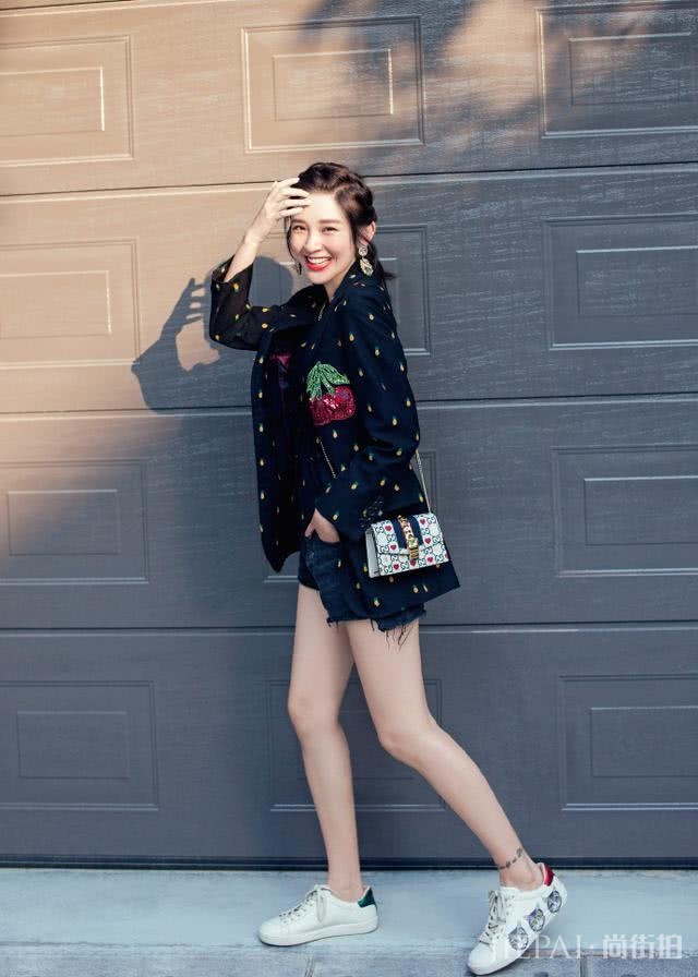 唐艺昕穿男友风衬衫玩下衣失踪，婚后全是藏不住的幸福感