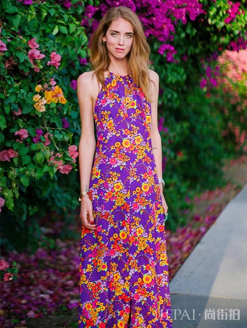 夏末初秋用梦幻紫色连衣裙,秀出你的高贵典雅