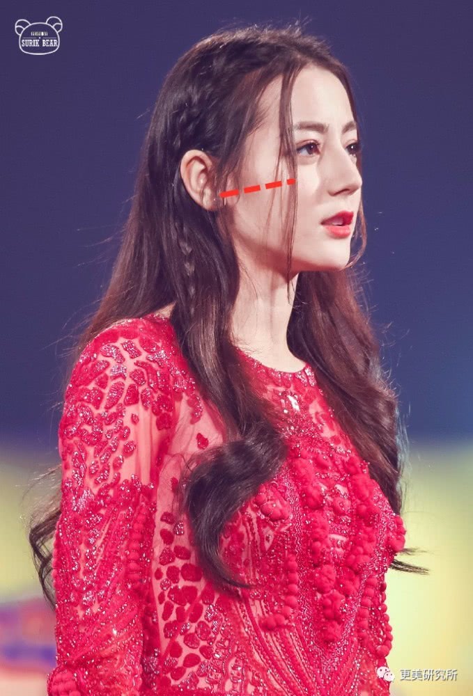 别再吹少女感了，秋日美人带着女人味颠覆审美