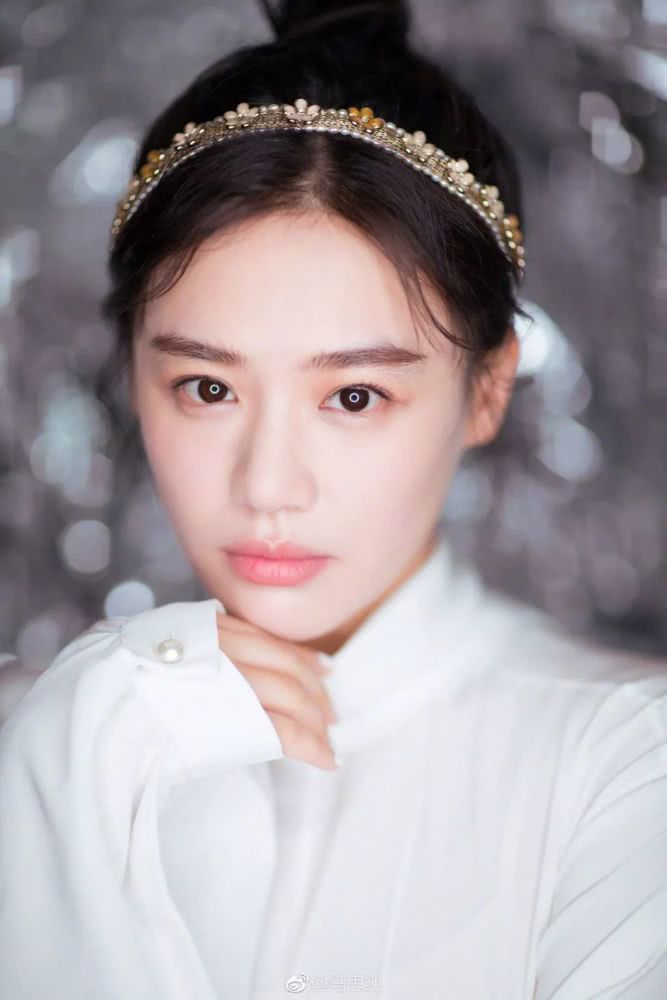 马思纯和周冬雨的短发灵感超完美,你只要学会一种就可以了