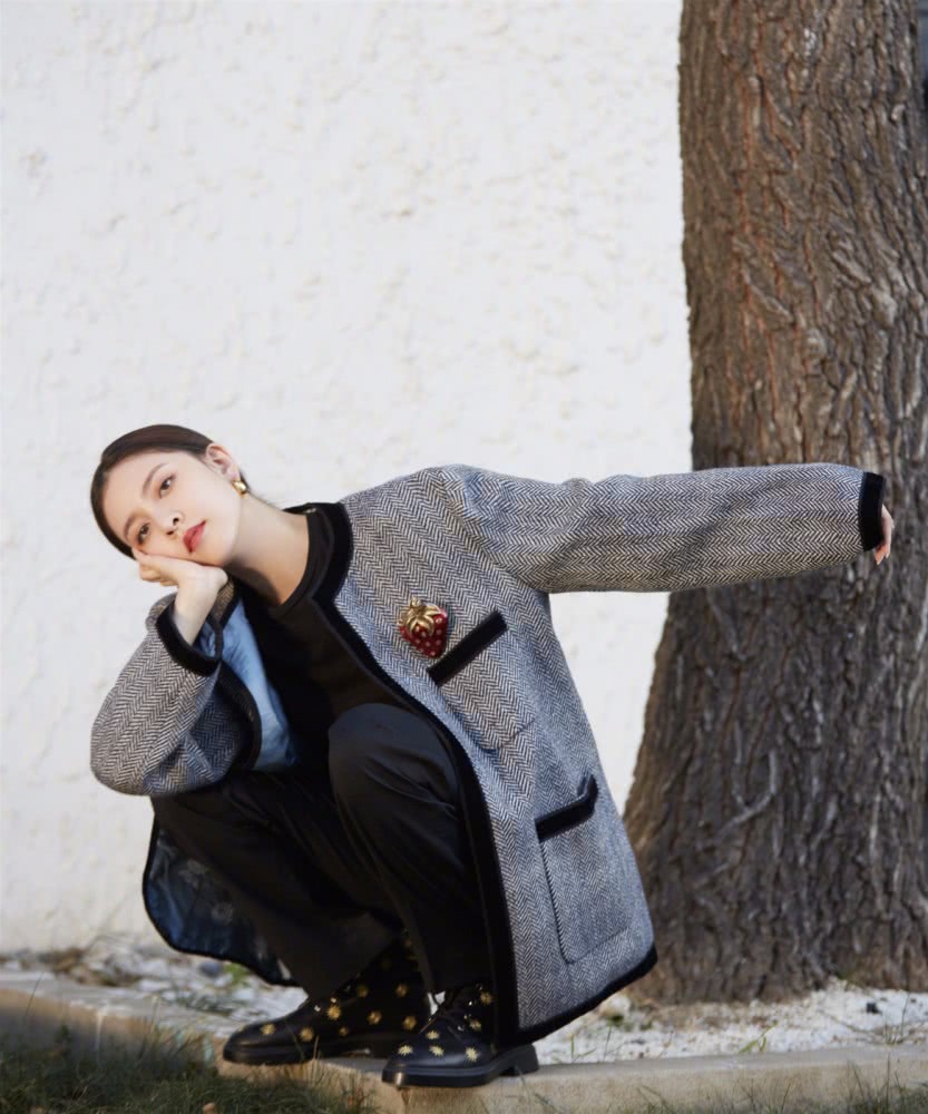 19年初秋穿什么?宋妍霏西装配高腰阔腿裤,显高显腿长气质满分