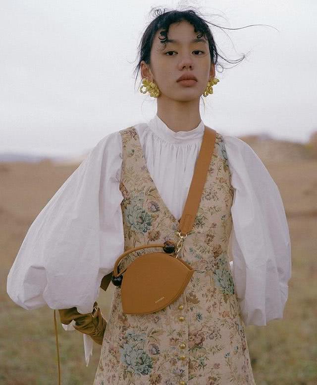 初秋搭配这几款好看的包包，让你秒变时尚潮人