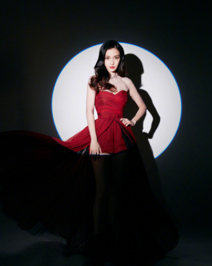 Angelababy开启撩人模式,变身美少女战士水冰月,网友:美得冒泡