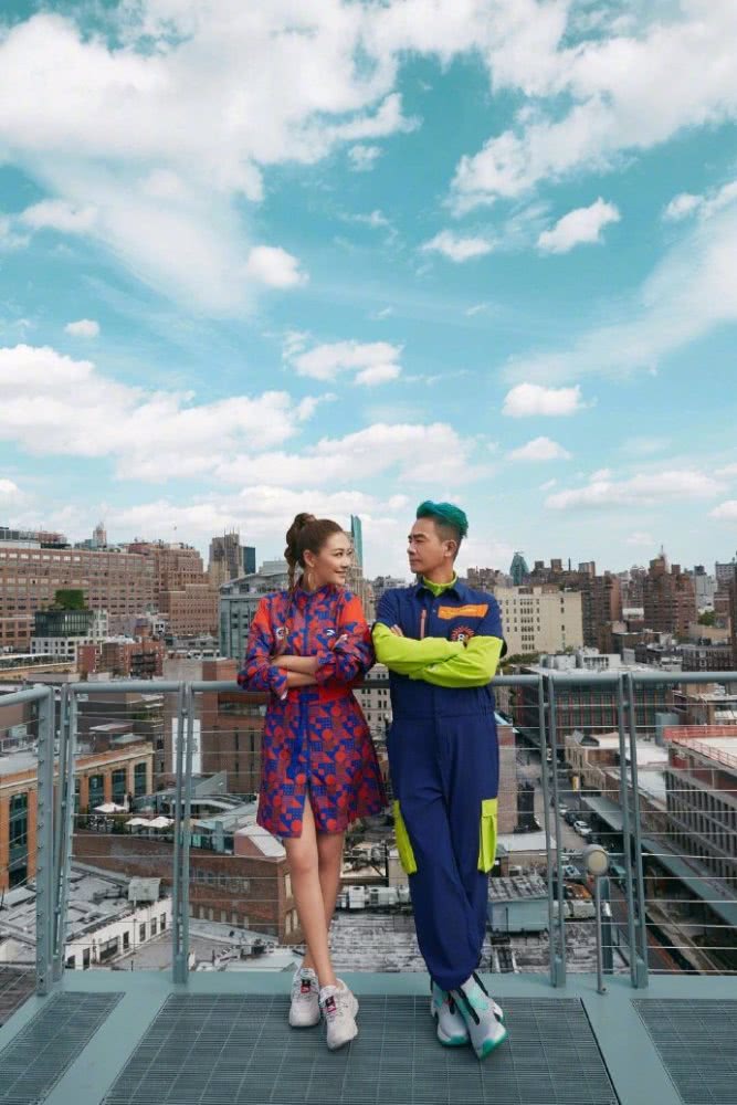 陈小春应彩儿拍时尚照片,应采儿蛇蝎辫太少女,陈小春绿发也很吸睛