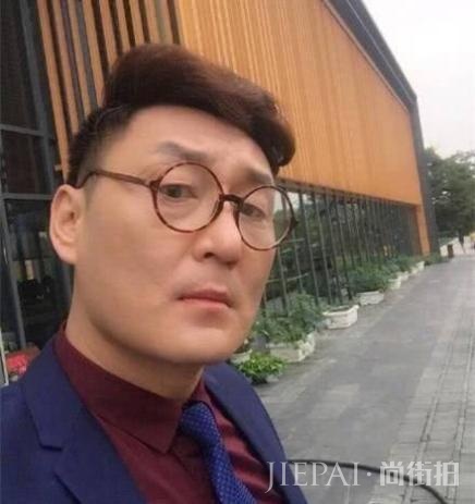 男星车祸身亡,粉丝无法接受现实在葬礼上开棺验尸,现场混乱不堪