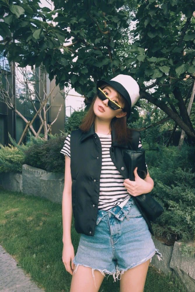 乔欣的裤子纽扣是故意忘了扣吗?漂亮的大长腿让多少女人羡慕