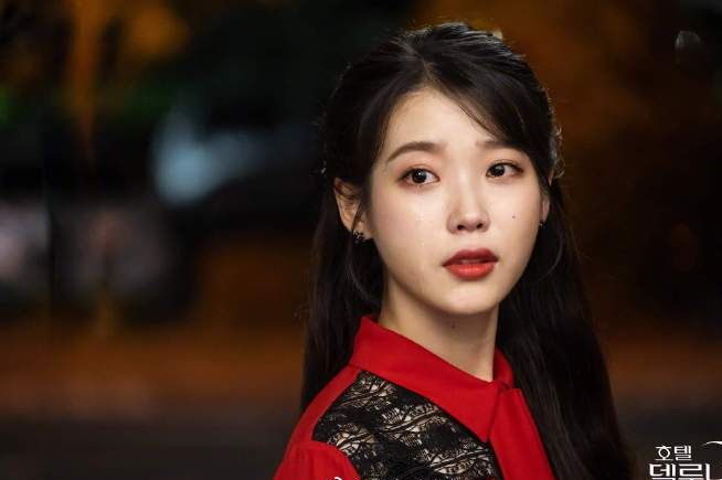 李知恩也太适合复古风了吧！8套造型演绎，名媛范太迷人