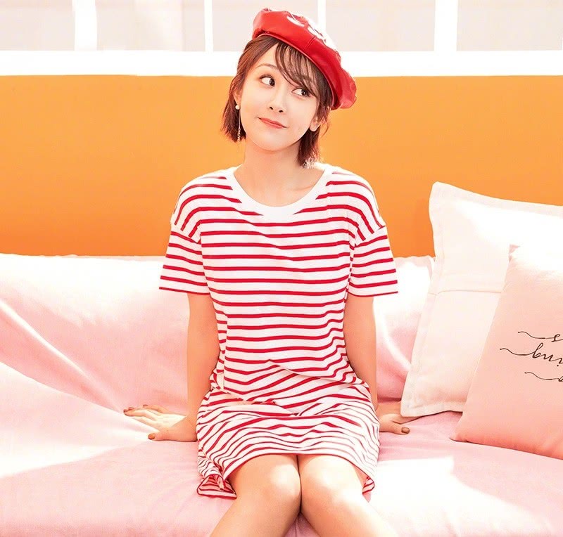 杨紫穿扑克衬衫配阔腿裤,扎高马尾少女感十足