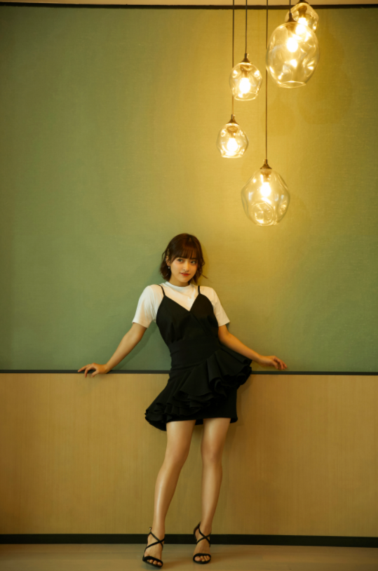 沈月颜值高却因为身材被黑，现瘦身成功挑战“阴阳装”