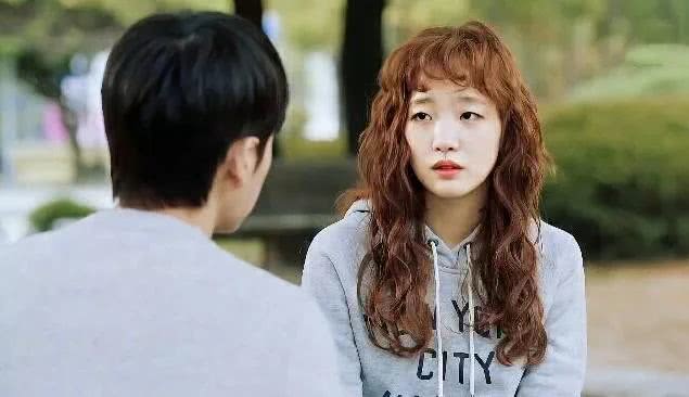 初秋流行什么发型?期中泡面头肯定会占有一个席位